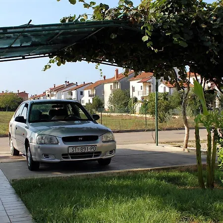 Apartment With A Parking Space - 7109 Umag